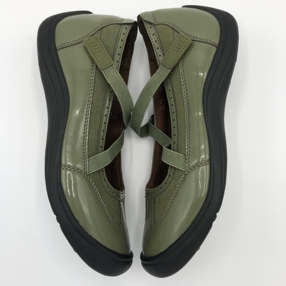 Lands End Mary Jane Patent Leather Terrain Shoes - Picture 7 of 8